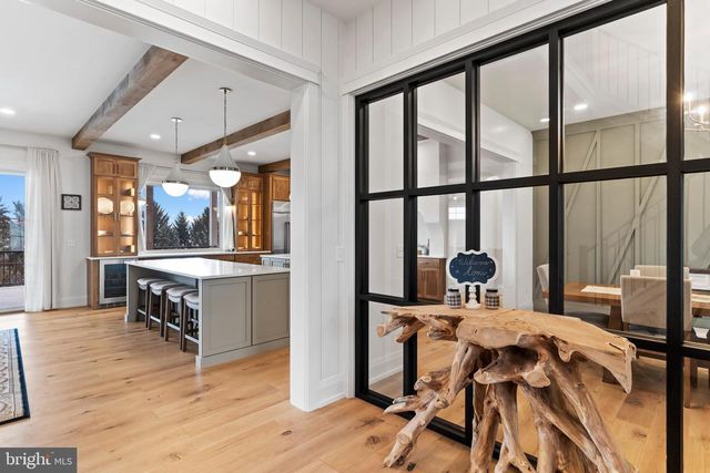 1 STRAWBERRY LN, Lititz, PA 17543