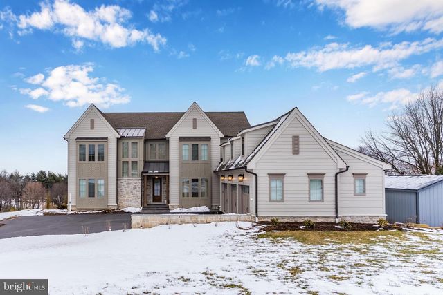 1 STRAWBERRY LN, Lititz, PA 17543