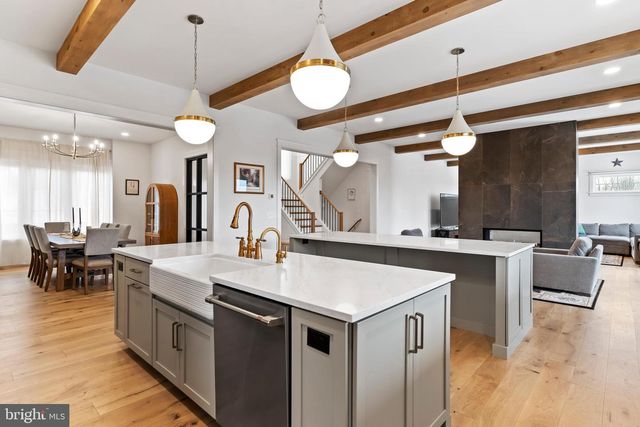 1 STRAWBERRY LN, Lititz, PA 17543