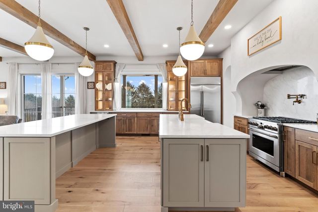 1 STRAWBERRY LN, Lititz, PA 17543