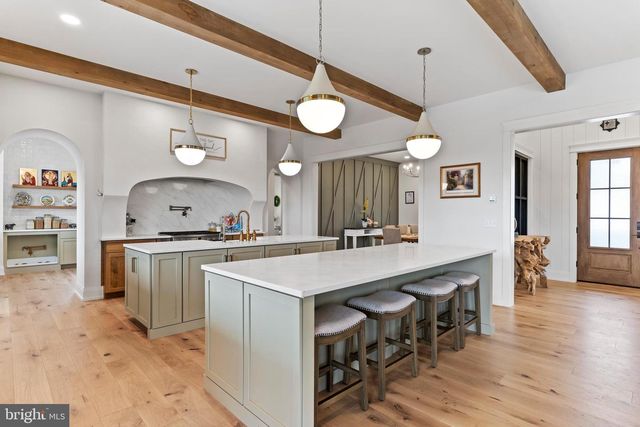 1 STRAWBERRY LN, Lititz, PA 17543