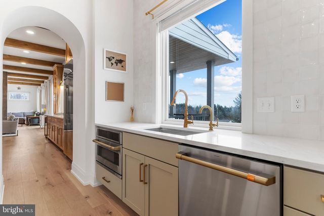 1 STRAWBERRY LN, Lititz, PA 17543