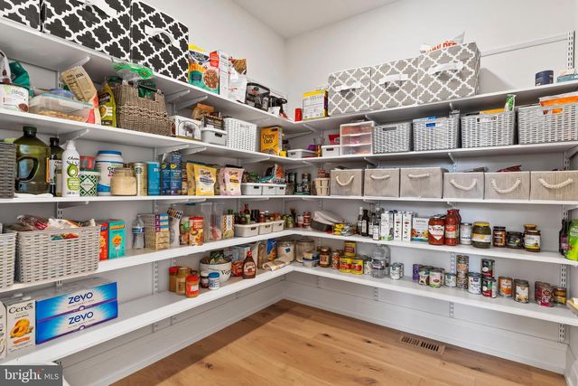 1 STRAWBERRY LN, Lititz, PA 17543