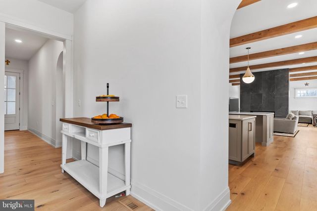 1 STRAWBERRY LN, Lititz, PA 17543