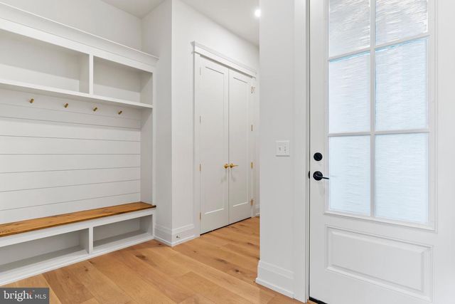 1 STRAWBERRY LN, Lititz, PA 17543