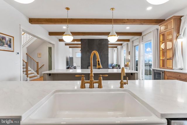 1 STRAWBERRY LN, Lititz, PA 17543