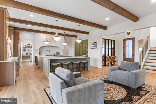 1 STRAWBERRY LN, Lititz, PA 17543