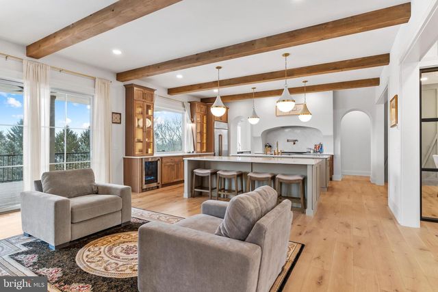 1 STRAWBERRY LN, Lititz, PA 17543