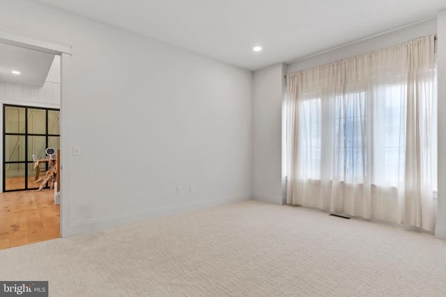 1 STRAWBERRY LN, Lititz, PA 17543