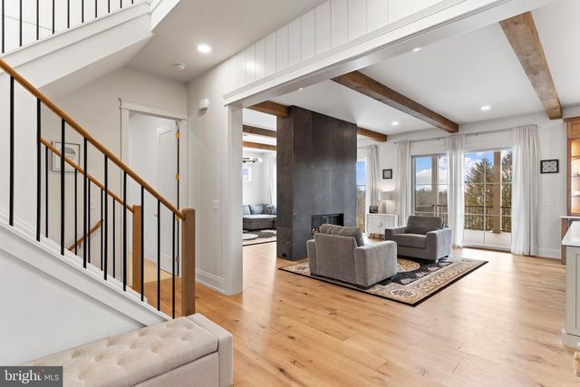 1 STRAWBERRY LN, Lititz, PA 17543