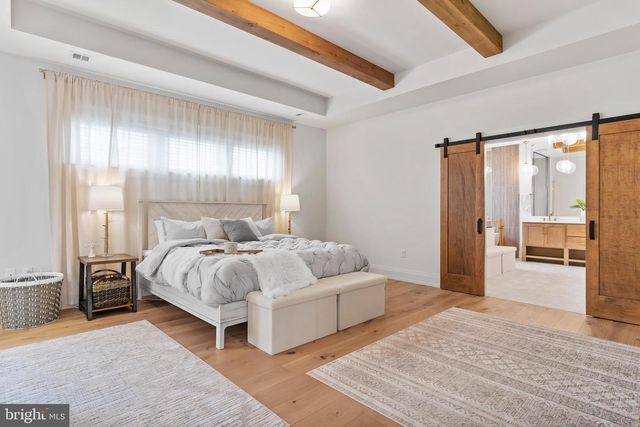 1 STRAWBERRY LN, Lititz, PA 17543