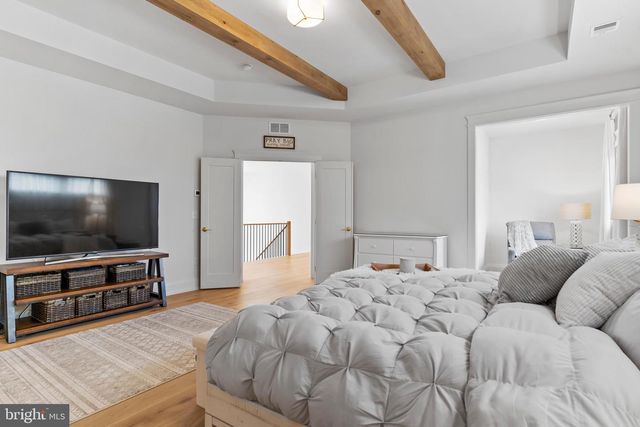 1 STRAWBERRY LN, Lititz, PA 17543