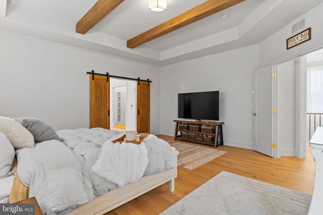 1 STRAWBERRY LN, Lititz, PA 17543