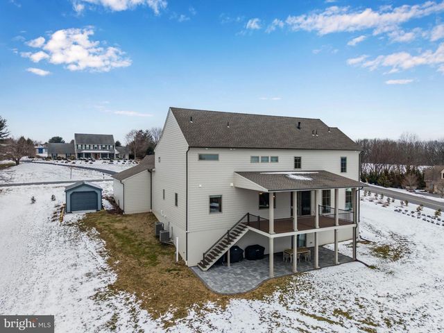 1 STRAWBERRY LN, Lititz, PA 17543