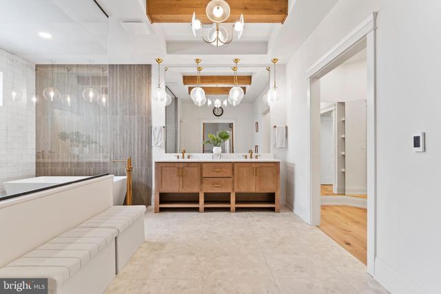 1 STRAWBERRY LN, Lititz, PA 17543