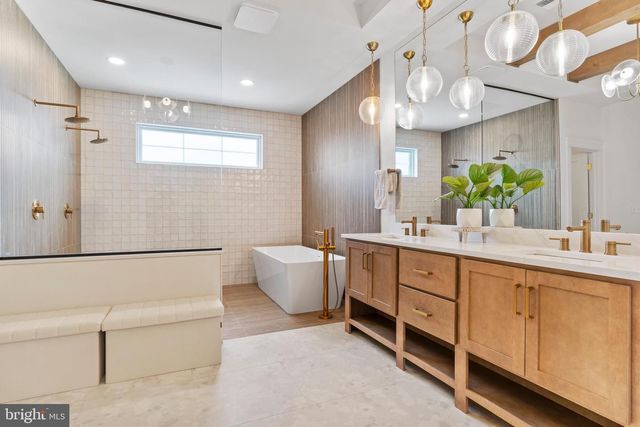 1 STRAWBERRY LN, Lititz, PA 17543