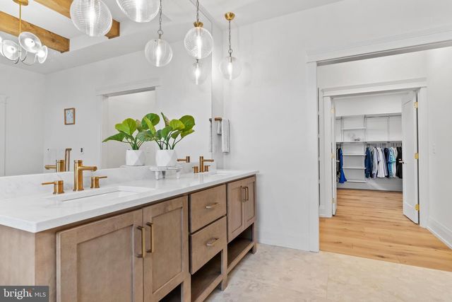 1 STRAWBERRY LN, Lititz, PA 17543