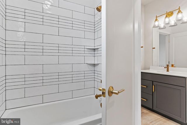 1 STRAWBERRY LN, Lititz, PA 17543