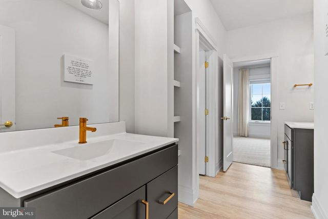 1 STRAWBERRY LN, Lititz, PA 17543