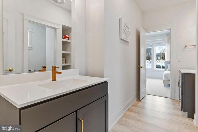 1 STRAWBERRY LN, Lititz, PA 17543