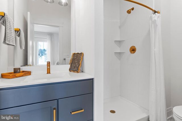 1 STRAWBERRY LN, Lititz, PA 17543