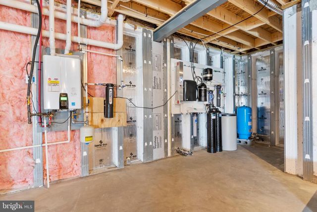 1 STRAWBERRY LN, Lititz, PA 17543