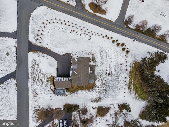 1 STRAWBERRY LN, Lititz, PA 17543