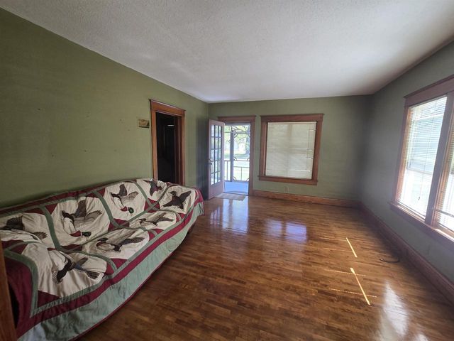 208 S WALKER STREET, Wautoma, WI 54982