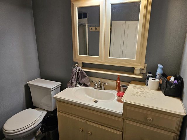 208 S WALKER STREET, Wautoma, WI 54982