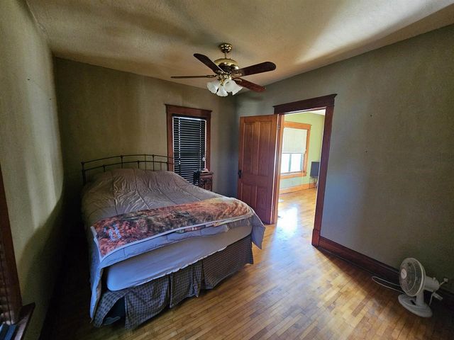 208 S WALKER STREET, Wautoma, WI 54982