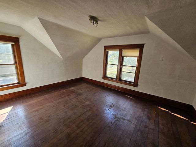 208 S WALKER STREET, Wautoma, WI 54982