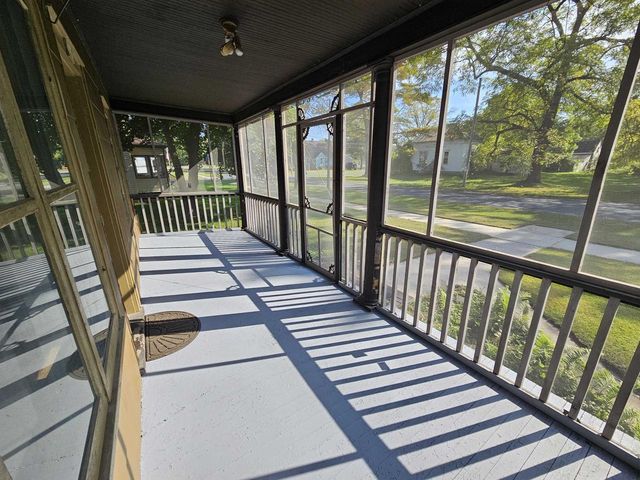 208 S WALKER STREET, Wautoma, WI 54982