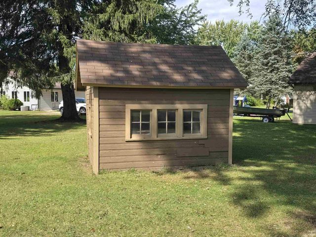 208 S WALKER STREET, Wautoma, WI 54982