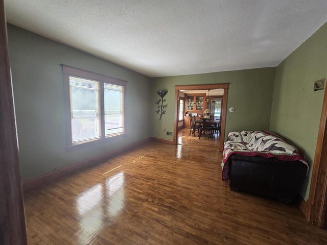 208 S WALKER STREET, Wautoma, WI 54982