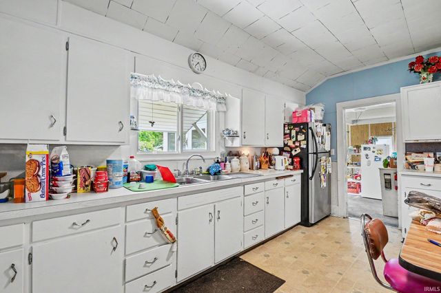 1200 N Huntington Street, Syracuse, IN 46567