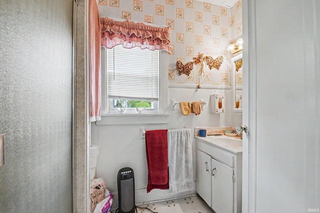 1200 N Huntington Street, Syracuse, IN 46567