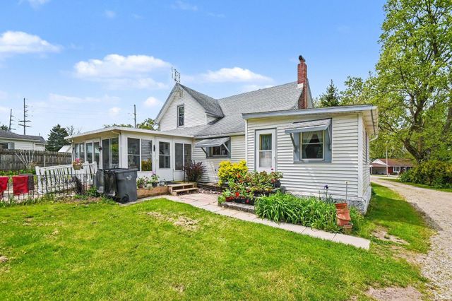 1200 N Huntington Street, Syracuse, IN 46567