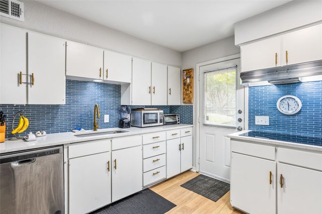 7924 Royal Lane 106, Dallas, TX 75230