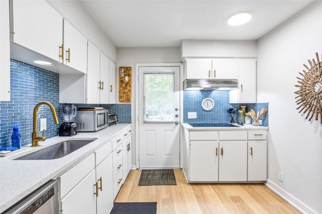 7924 Royal Lane 106, Dallas, TX 75230