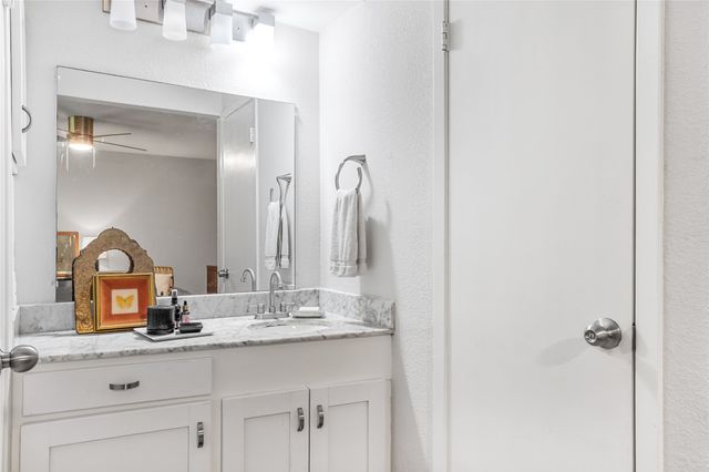 7924 Royal Lane 106, Dallas, TX 75230