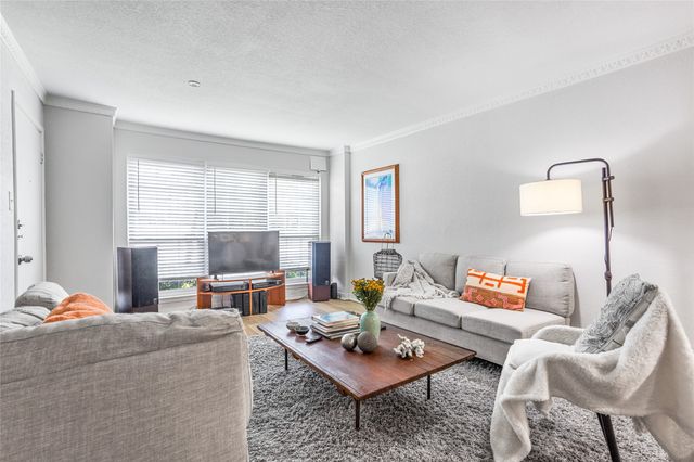 7924 Royal Lane 106, Dallas, TX 75230