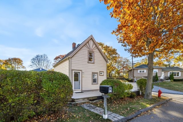 22 Laconia Ave, Saugus, MA 01906