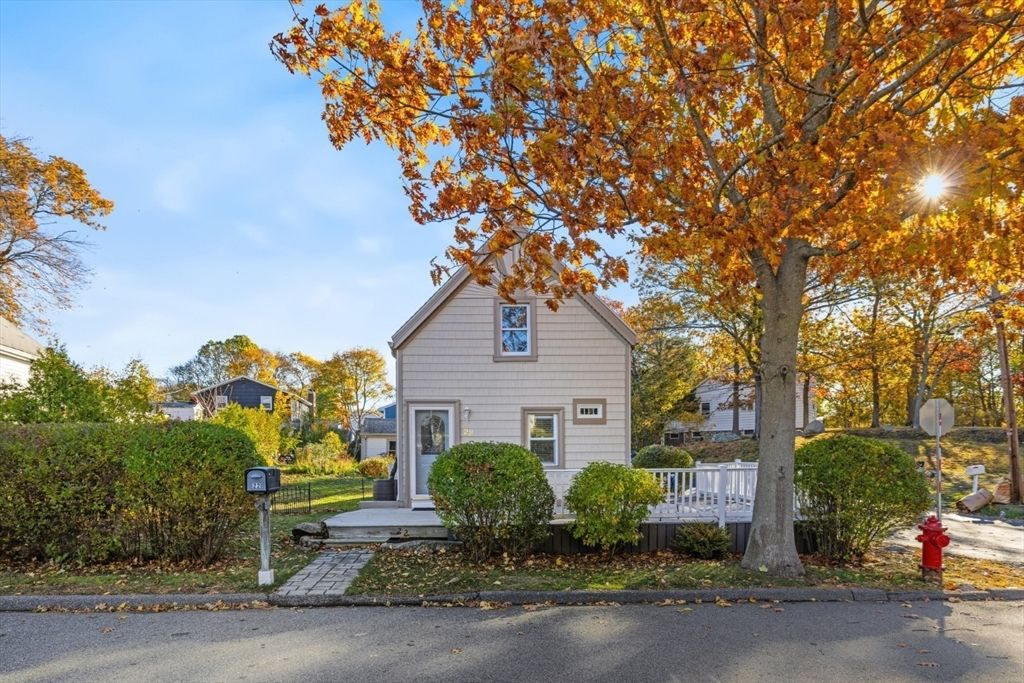 22 Laconia Ave, Saugus, MA 01906