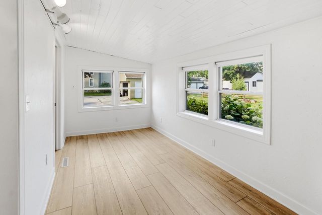 338 Oakton AVENUE, Pewaukee, WI 53072