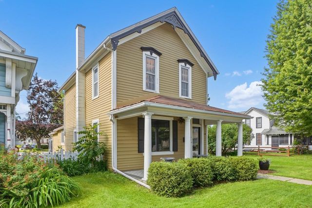 338 Oakton AVENUE, Pewaukee, WI 53072