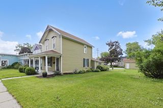 338 Oakton AVENUE, Pewaukee, WI 53072
