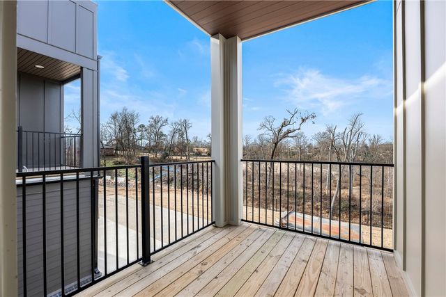 1037 NW A Street, Bentonville, AR 72712