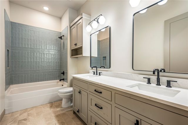 1037 NW A Street, Bentonville, AR 72712