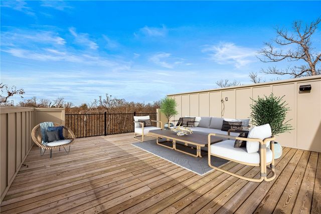 1037 NW A Street, Bentonville, AR 72712