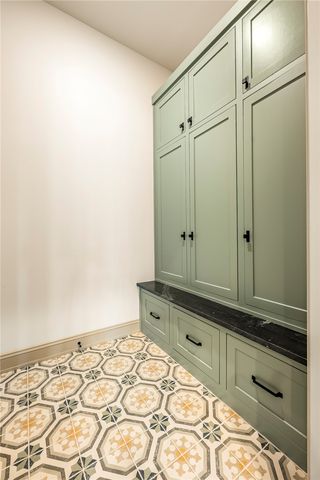 1037 NW A Street, Bentonville, AR 72712